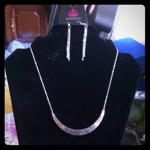 Paparazzi necklace comes with matching earrings
